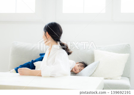 Girls and mothers Girls and mothers 139692191