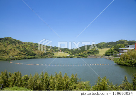 從築紫野市天牌湖的觀景台上可以眺望築紫野市綜合公園 從築紫野市天牌湖的觀景台上可以眺望築紫野市綜合公園 139693024