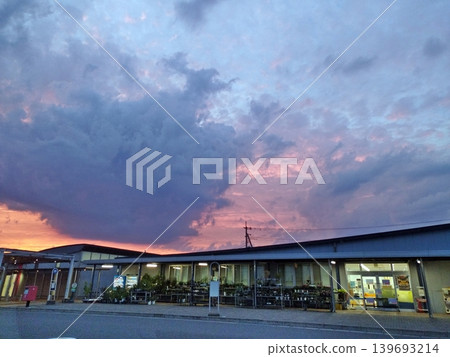 Sunset at Michi-no-Eki Ota (June 24, 2024) Cloud paintings created by fiery, intricate clouds. The station building closes at 7 PM, which is a shame. Sunset at Michi-no-Eki Ota (June 24, 2024) Cloud paintings created by fiery, intricate clouds. The station building closes at 7 PM, which is a shame. 139693214