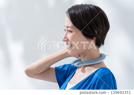 Woman wearing a cooling ring (Summer, heatstroke prevention) 139693351