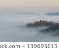 A castle floating in a sea of clouds (Bitchu Matsuyama Castle) 139693613