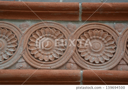 Circular decorative patterns in historical buildings 139694500