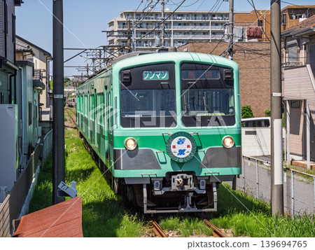 流山站和平與台站之間運行的流鐵5000系「若葉號」列車。 139694765
