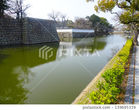 The moat of Marugame Castle (Marugame City, Kagawa Prefecture) The moat of Marugame Castle (Marugame City, Kagawa Prefecture) 139695339