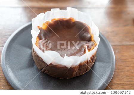 delicious homemade Basque burnt cheesecake in cafe delicious homemade Basque burnt cheesecake in cafe 139697142