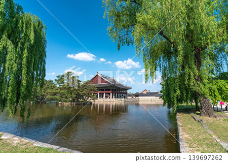 Seoul, South Korea - May. 14, 2026 : Beautiful view of Gyeonghoeru Pavilion in Gyeongbokgung Palace with pond reflection in early summer, Seoul, South Korea Seoul, South Korea - May. 14, 2026 : Beautiful view of Gyeonghoeru Pavilion in Gyeongbokgung Palace with pond reflection in early summer, Seoul, South Korea 139697262