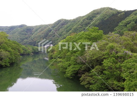 Arakawa River in fresh greenery: View from Yorii Bridge (Yorii Town, Osato District, Saitama Prefecture) Arakawa River in fresh greenery: View from Yorii Bridge (Yorii Town, Osato District, Saitama Prefecture) 139698015