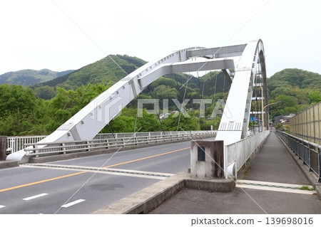 Arakawa River in fresh greenery: Yorii Bridge (Yorii Town, Osato District, Saitama Prefecture) Arakawa River in fresh greenery: Yorii Bridge (Yorii Town, Osato District, Saitama Prefecture) 139698016