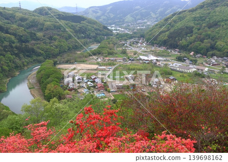 金山杜鵑與秩父鐵路線(埼玉縣大里郡寄居町) 金山杜鵑與秩父鐵路線(埼玉縣大里郡寄居町) 139698162
