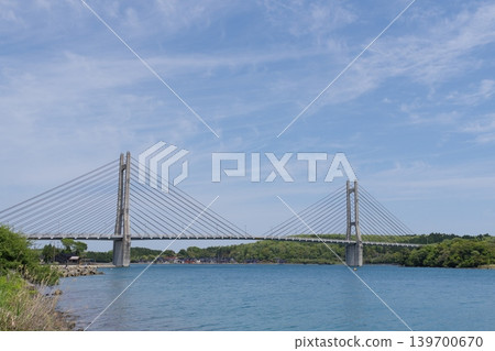 With Twin Bridge With Twin Bridge 139700670
