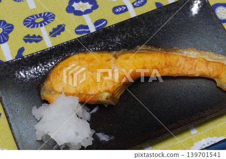 Healthy and delicious grilled salmon Healthy and delicious grilled salmon 139701541