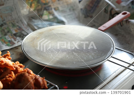 Net to prevent oil flakes Net to prevent oil flakes 139701901