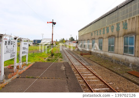 原日本國鐵大畠線大畠站,現已關閉;下北交通大畑站廢止;青森縣陸奧市。 原日本國鐵大畠線大畠站,現已關閉;下北交通大畑站廢止;青森縣陸奧市。 139702126