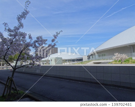 Anabuki Arena Kagawa (Kagawa Prefectural Arena) and cherry trees (Takamatsu City, Kagawa Prefecture) Anabuki Arena Kagawa (Kagawa Prefectural Arena) and cherry trees (Takamatsu City, Kagawa Prefecture) 139702481