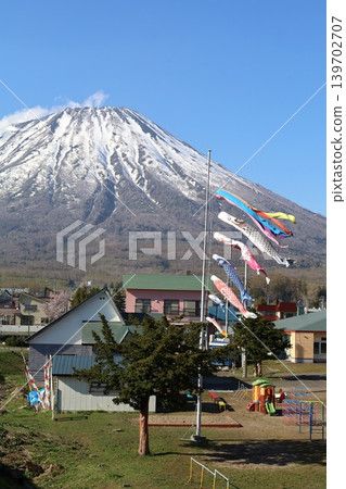 每年五月初，正值北海道春季，從被選為日本100個保護村之一的蛸田郡真刈村，可以看到羊蹄山（又名蝦夷富士山）在春天的壯麗景色。 139702707