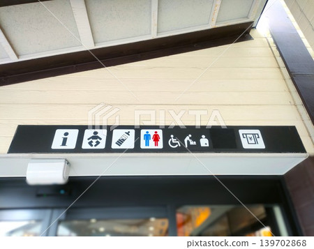 多功能洗手間和自動櫃員機的象形圖 139702868