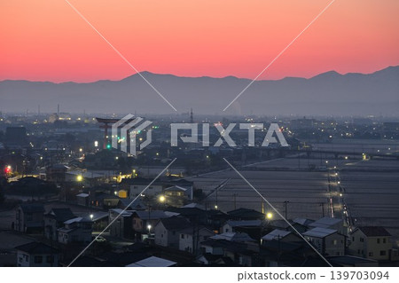 The Yahiko Grand Torii gate and townscape before dawn (Yahiko Village, Niigata Prefecture) The Yahiko Grand Torii gate and townscape before dawn (Yahiko Village, Niigata Prefecture) 139703094