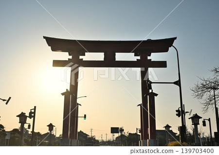The Yahiko Great Torii Gate with the rising sun behind it (Yahiko Village, Niigata Prefecture) The Yahiko Great Torii Gate with the rising sun behind it (Yahiko Village, Niigata Prefecture) 139703400
