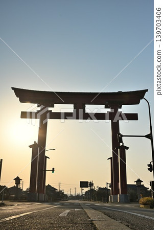 The Yahiko Great Torii Gate with the rising sun behind it (Yahiko Village, Niigata Prefecture) The Yahiko Great Torii Gate with the rising sun behind it (Yahiko Village, Niigata Prefecture) 139703406