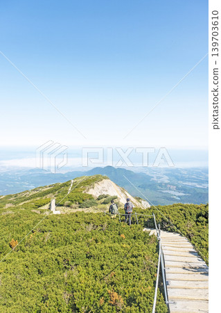An image of enjoying the fresh greenery and early summer scenery of the Oyama summer mountain climbing trails. An image of enjoying the fresh greenery and early summer scenery of the Oyama summer mountain climbing trails. 139703610