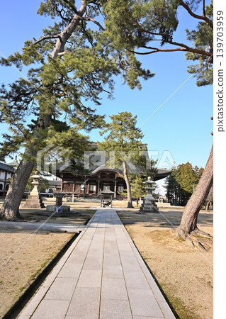 Honjoji Temple (Sanjo City, Niigata Prefecture) Honjoji Temple (Sanjo City, Niigata Prefecture) 139703959