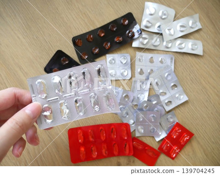 drug drug 139704245