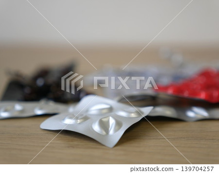 drug drug 139704257