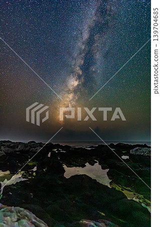 從屋久島海岸線可以欣賞到令人嘆為觀止的星空和銀河美景。 139704685
