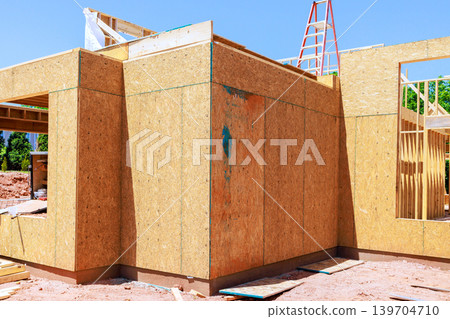 Construction process of house with wooden panels scaffolding Construction process of house with wooden panels scaffolding 139704710