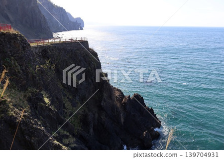 In early May in Otaru City, Hokkaido, I took a walk along the cliffside coast of Otamoi, visiting Ryugukaku (a historical building), Otamoi Amusement Park, and the remaining cliffs. In early May in Otaru City, Hokkaido, I took a walk along the cliffside coast of Otamoi, visiting Ryugukaku (a historical building), Otamoi Amusement Park, and the remaining cliffs. 139704931