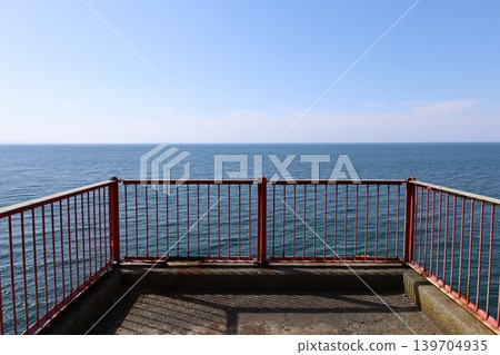 In early May in Otaru City, Hokkaido, I took a walk along the cliffside coast of Otamoi, visiting Ryugukaku (a historical building), Otamoi Amusement Park, and the remaining cliffs. In early May in Otaru City, Hokkaido, I took a walk along the cliffside coast of Otamoi, visiting Ryugukaku (a historical building), Otamoi Amusement Park, and the remaining cliffs. 139704935