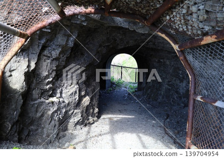 In early May in Otaru City, Hokkaido, I took a walk along the cliffside coast of Otamoi, visiting Ryugukaku (a historical building), Otamoi Amusement Park, and the remaining cliffs. In early May in Otaru City, Hokkaido, I took a walk along the cliffside coast of Otamoi, visiting Ryugukaku (a historical building), Otamoi Amusement Park, and the remaining cliffs. 139704954