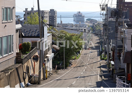 五月初，在北海道小樽的船見坂，也就是電影和電視劇的拍攝地，可以看到船隻。 139705314