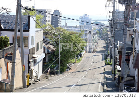 In early May in Otaru, Hokkaido, at Funamizaka, a slope that has been the setting for movies and dramas, you can see ships from this slope, a filming location for movies. In early May in Otaru, Hokkaido, at Funamizaka, a slope that has been the setting for movies and dramas, you can see ships from this slope, a filming location for movies. 139705318