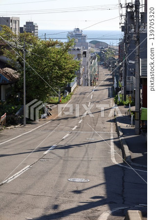 五月初，在北海道小樽的船見坂，也就是電影和電視劇的拍攝地，可以看到船隻。 139705320