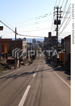 In early May in Otaru, Hokkaido, at Funamizaka, a slope that has been the setting for movies and dramas, you can see ships from this slope, a filming location for movies. 139705341