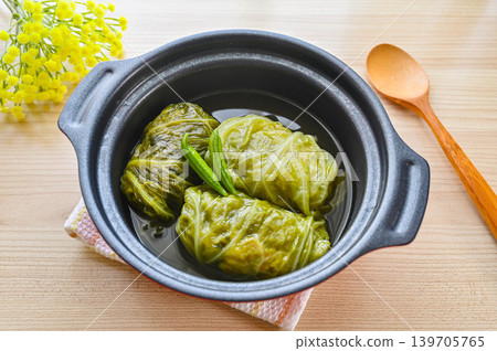 美味、熱乎乎的自製捲心菜捲 美味、熱乎乎的自製捲心菜捲 139705765