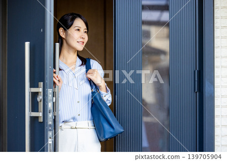A woman about to go out 139705904