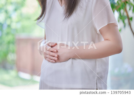A woman in her 20s who is feeling unwell A woman in her 20s who is feeling unwell 139705943