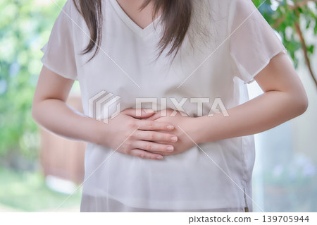 A woman in her 20s who is feeling unwell A woman in her 20s who is feeling unwell 139705944