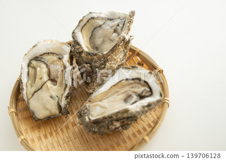 牡蠣的季節是夏季。 139706128