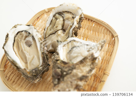 牡蠣的季節是夏季。 139706134