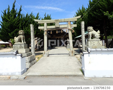 Naoshima, an island floating in the Seto Inland Sea between Okayama and Kagawa prefectures, is known as an island of art. Naoshima, an island floating in the Seto Inland Sea between Okayama and Kagawa prefectures, is known as an island of art. 139706150