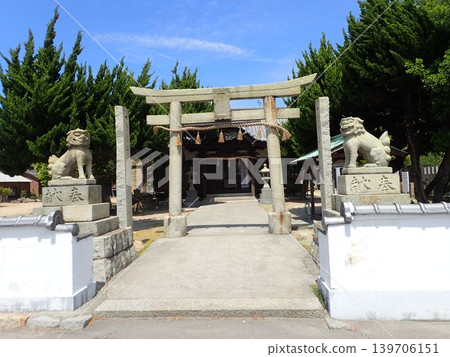 Naoshima, an island floating in the Seto Inland Sea between Okayama and Kagawa prefectures, is known as an island of art. Naoshima, an island floating in the Seto Inland Sea between Okayama and Kagawa prefectures, is known as an island of art. 139706151