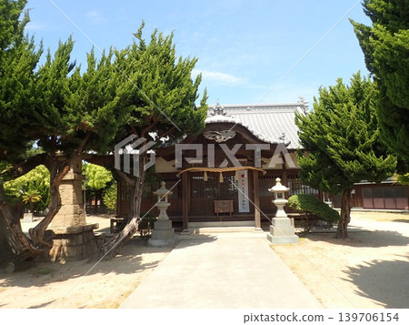 Naoshima, an island floating in the Seto Inland Sea between Okayama and Kagawa prefectures, is known as an island of art. Naoshima, an island floating in the Seto Inland Sea between Okayama and Kagawa prefectures, is known as an island of art. 139706154