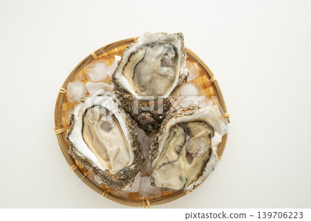 岩牡蠣在夏季上市。 139706223