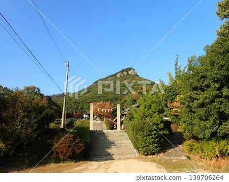 Yashima Shrine is a shrine located near the entrance to the Yashima Driveway in Takamatsu City, Kagawa Prefecture, on the southern foot of the Yashima South Peak. Yashima Shrine is a shrine located near the entrance to the Yashima Driveway in Takamatsu City, Kagawa Prefecture, on the southern foot of the Yashima South Peak. 139706264