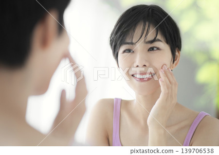 為追求清透亮麗肌膚的女性所打造的美麗形象。 139706538