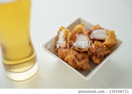 The perfect combination: beer and fried octopus 139706711