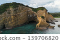 鮮綠色海和白色沙子海灘 139706820